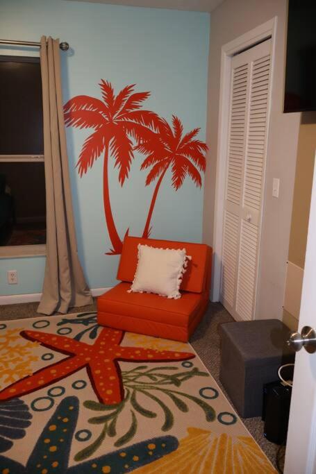 Family & Pet Friendly Bradenton House - Heated Pool -Hot Tub -EV Chrger-Near Beaches