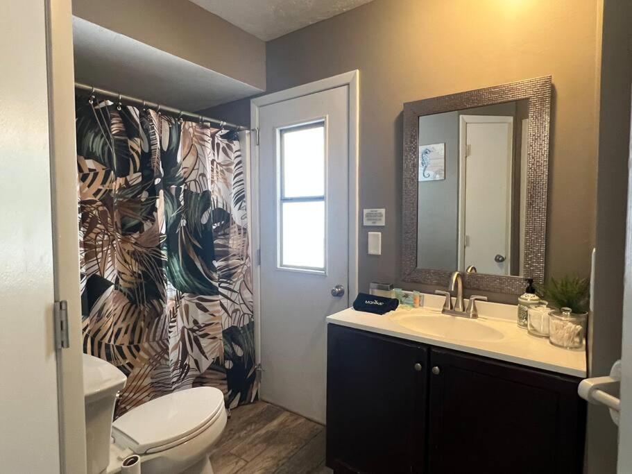 Family & Pet Friendly Bradenton House - Heated Pool -Hot Tub -EV Chrger-Near Beaches