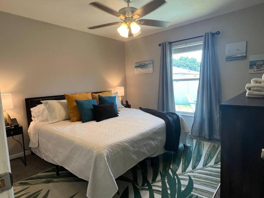 Family & Pet Friendly Bradenton House - Heated Pool -Hot Tub -EV Chrger-Near Beaches
