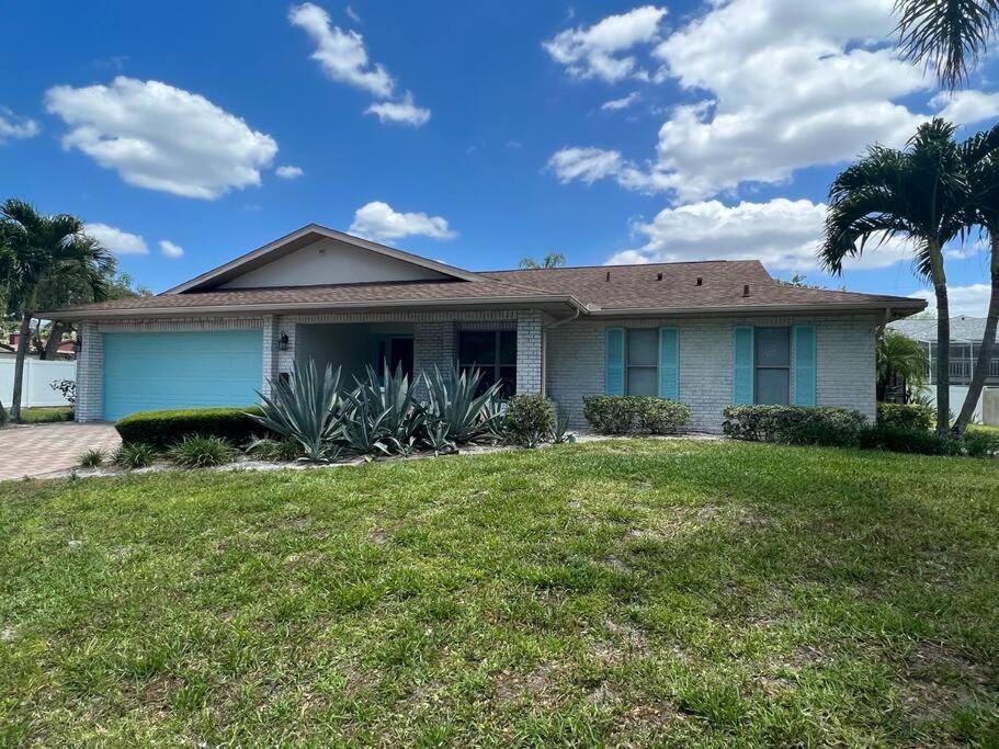 Family & Pet Friendly Bradenton House - Heated Pool -Hot Tub -EV Chrger-Near Beaches