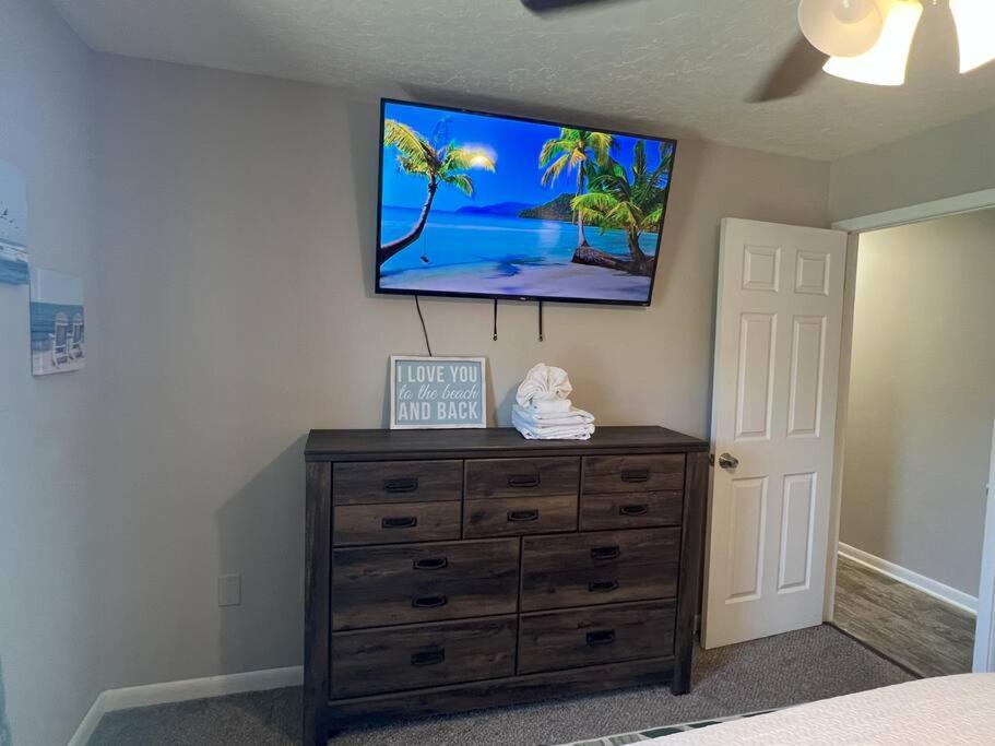 Family & Pet Friendly Bradenton House - Heated Pool -Hot Tub -EV Chrger-Near Beaches