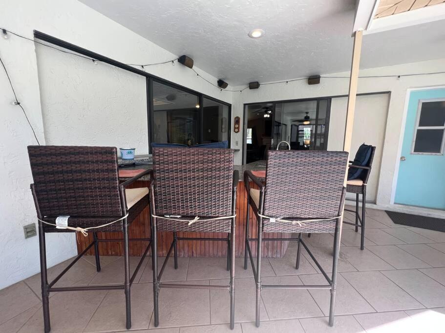 Family & Pet Friendly Bradenton House - Heated Pool -Hot Tub -EV Chrger-Near Beaches