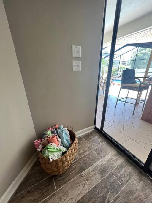 Family & Pet Friendly Bradenton House - Heated Pool -Hot Tub -EV Chrger-Near Beaches