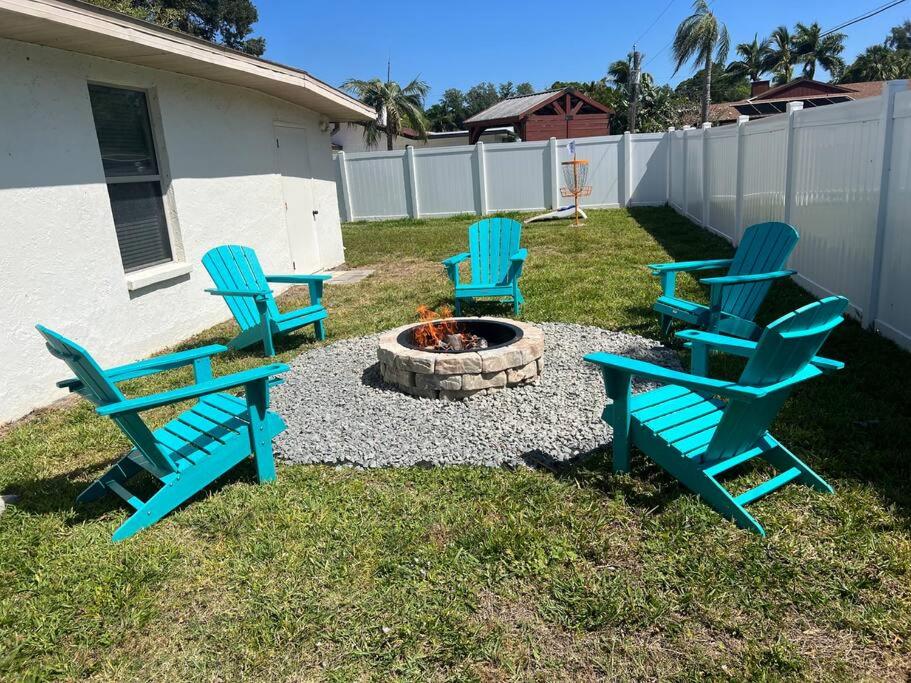 Family & Pet Friendly Bradenton House - Heated Pool -Hot Tub -EV Chrger-Near Beaches