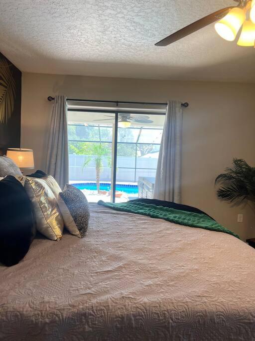 Family & Pet Friendly Bradenton House - Heated Pool -Hot Tub -EV Chrger-Near Beaches
