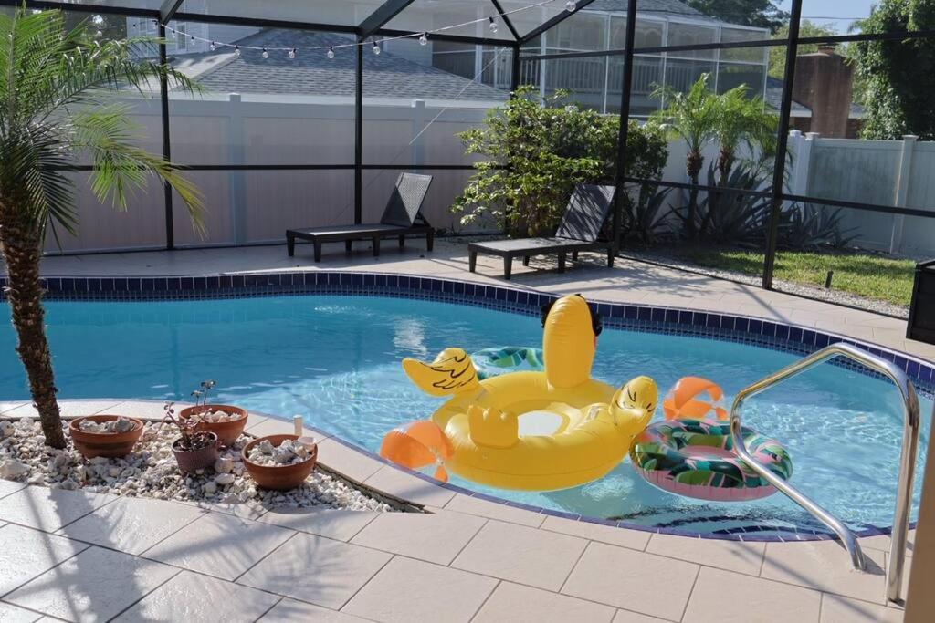 Family & Pet Friendly Bradenton House - Heated Pool -Hot Tub -EV Chrger-Near Beaches