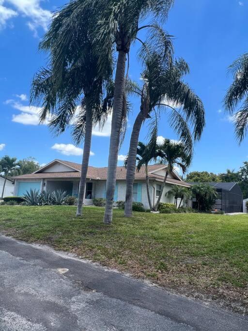 Family & Pet Friendly Bradenton House - Heated Pool -Hot Tub -EV Chrger-Near Beaches
