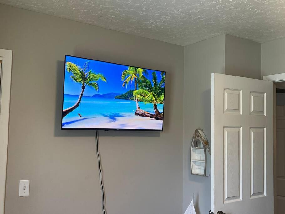Family & Pet Friendly Bradenton House - Heated Pool -Hot Tub -EV Chrger-Near Beaches