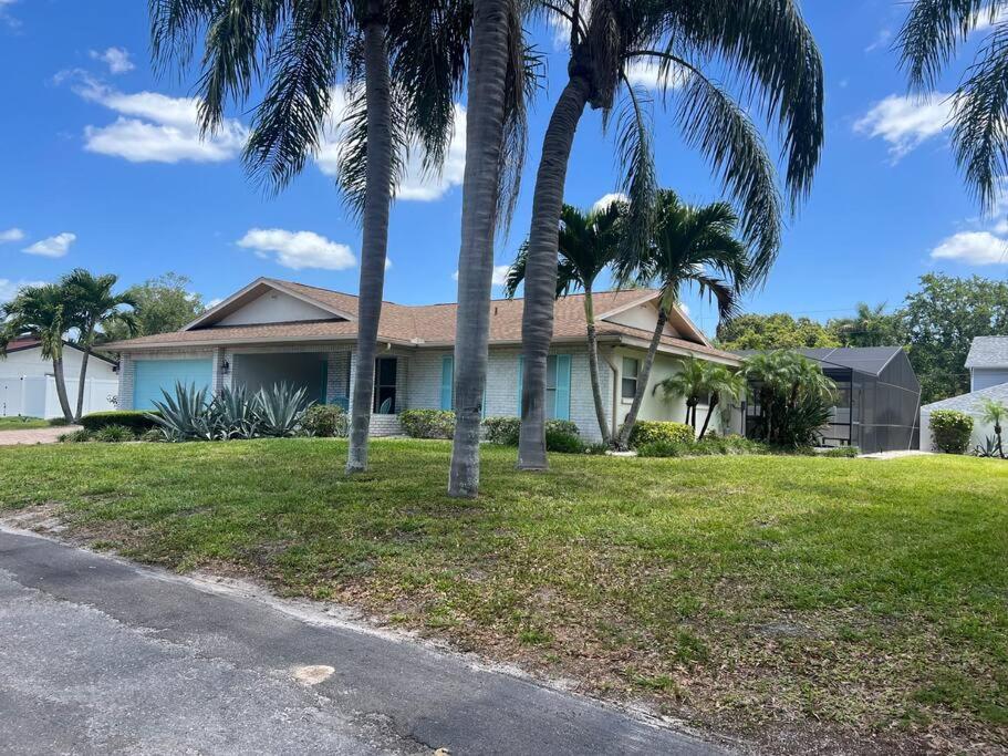 Family & Pet Friendly Bradenton House - Heated Pool -Hot Tub -EV Chrger-Near Beaches