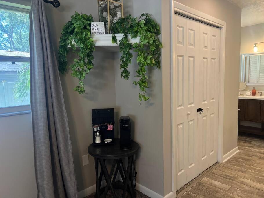 Family & Pet Friendly Bradenton House - Heated Pool -Hot Tub -EV Chrger-Near Beaches