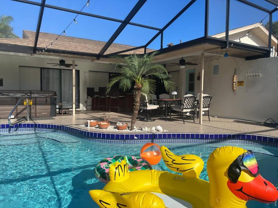 Family & Pet Friendly Bradenton House - Heated Pool -Hot Tub -EV Chrger-Near Beaches