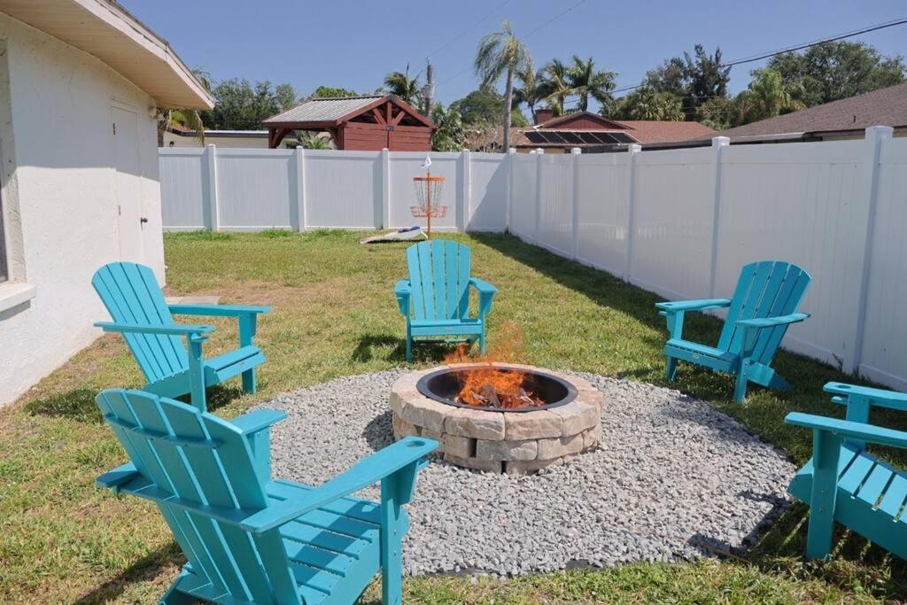 Family & Pet Friendly Bradenton House - Heated Pool -Hot Tub -EV Chrger-Near Beaches