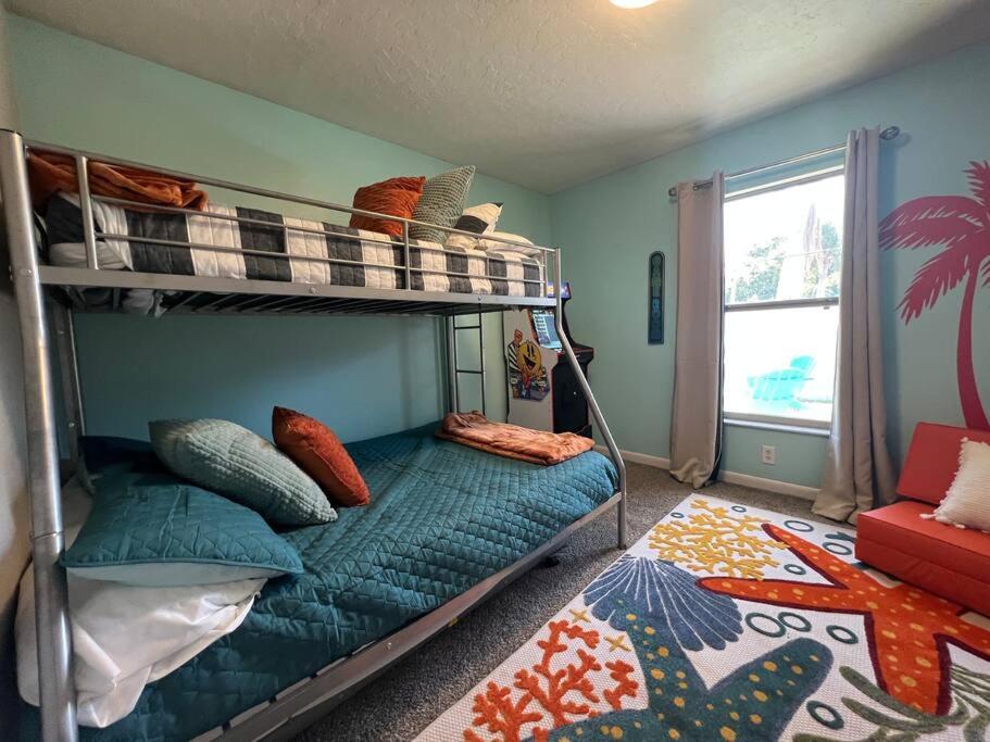Family & Pet Friendly Bradenton House - Heated Pool -Hot Tub -EV Chrger-Near Beaches