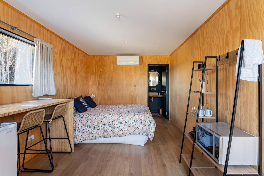 Cosy studio with mountain views view 2