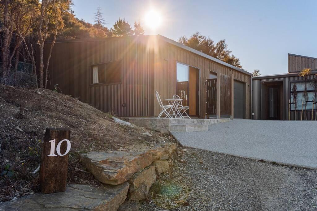 Cosy studio with mountain views view 4