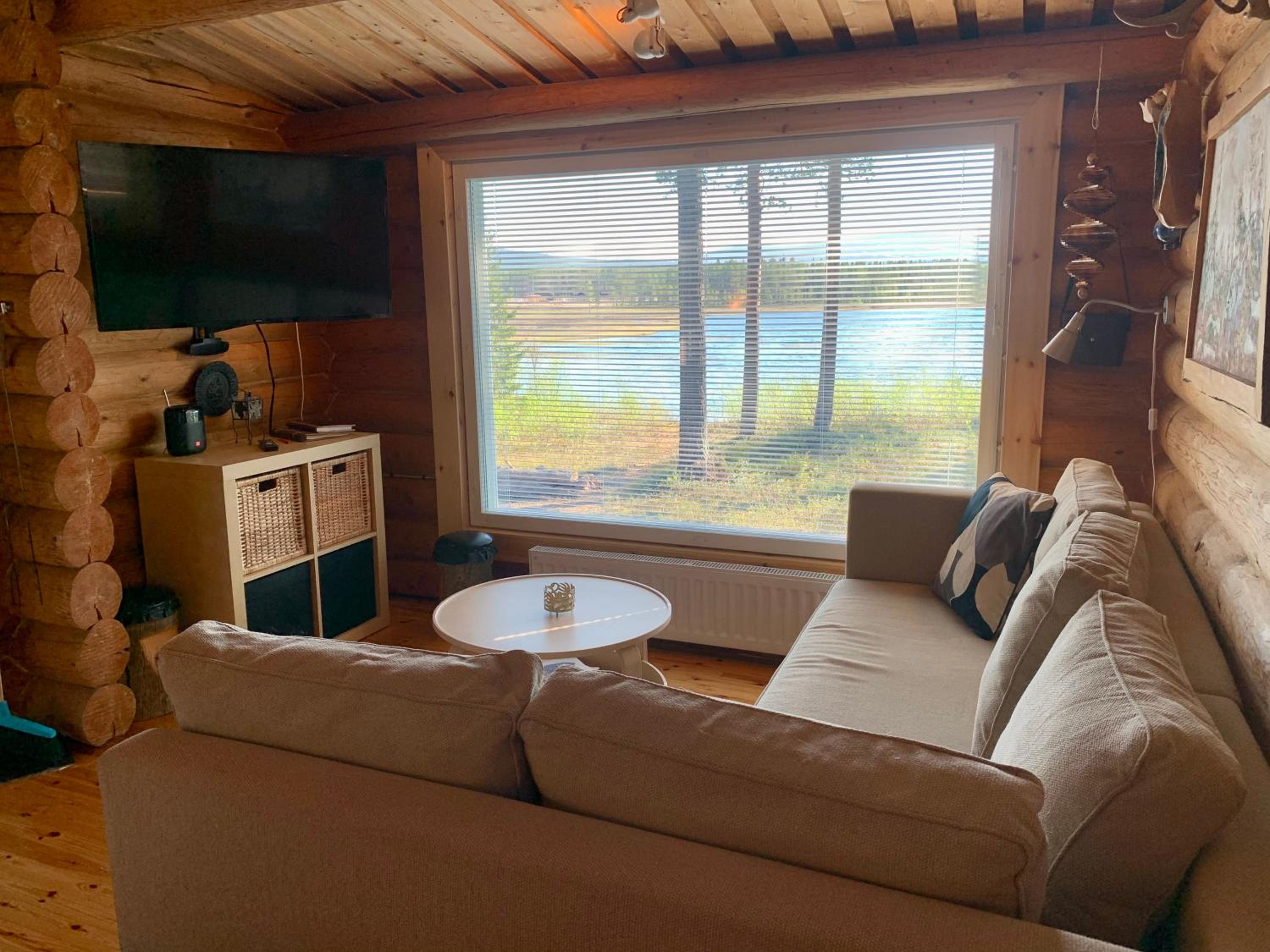 Kaupinmaja, Ylläs, Äkäslompolo, Lapland - Log Cabin with Lake and Fell Scenery view 4