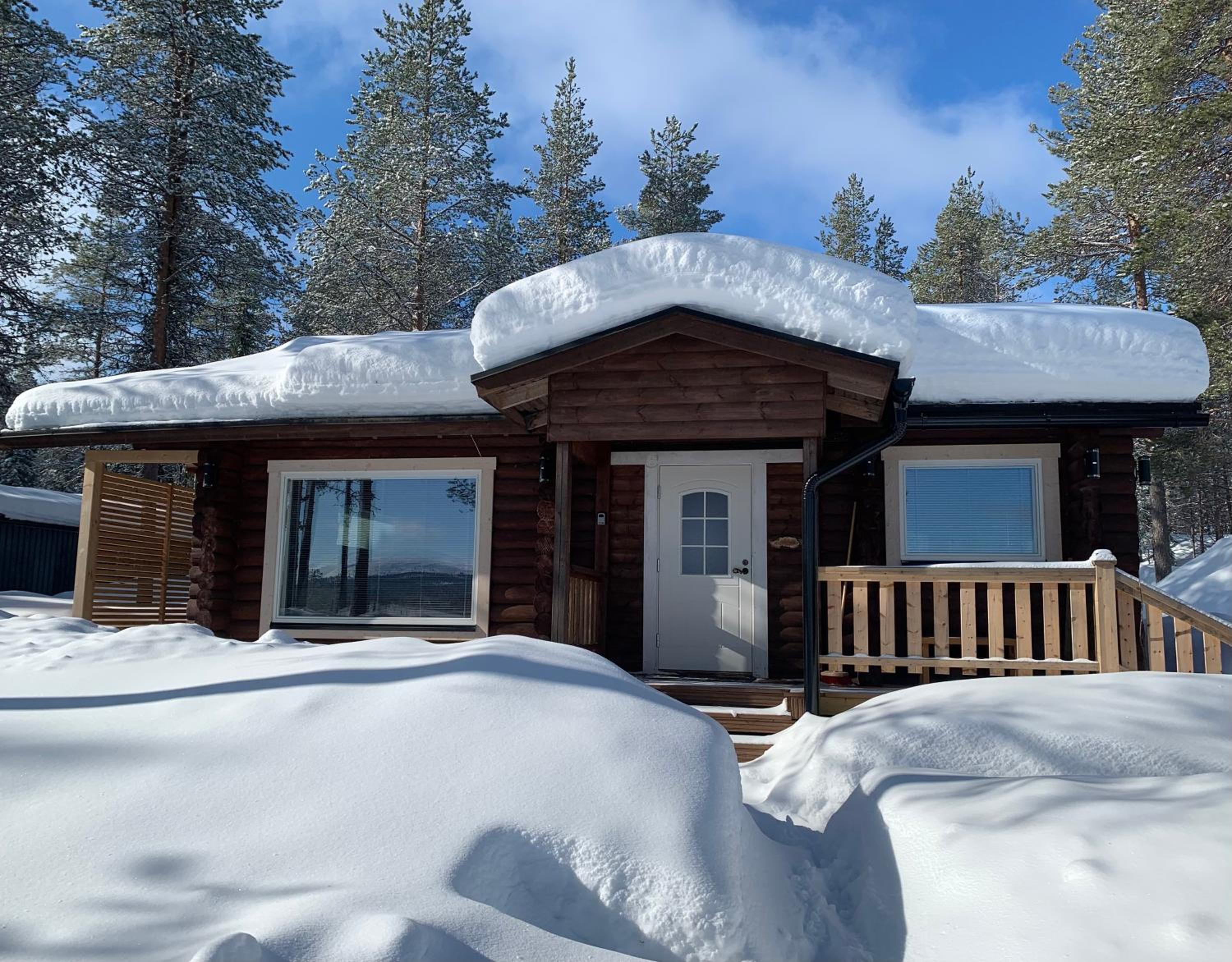 Kaupinmaja, Ylläs, Äkäslompolo, Lapland - Log Cabin with Lake and Fell Scenery view 2