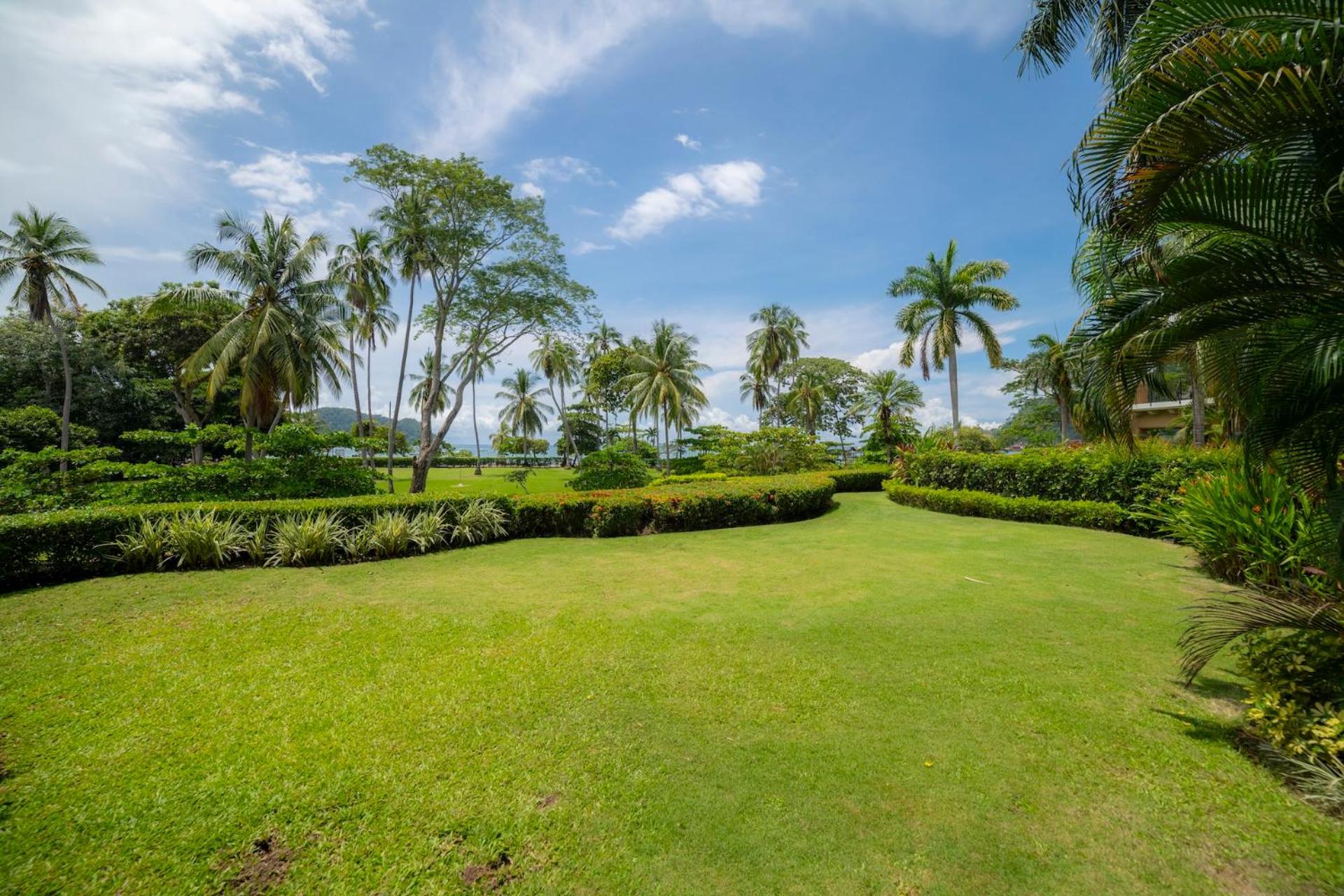 Bay Residence 9F 3 bdr Garden View in Los Suenos