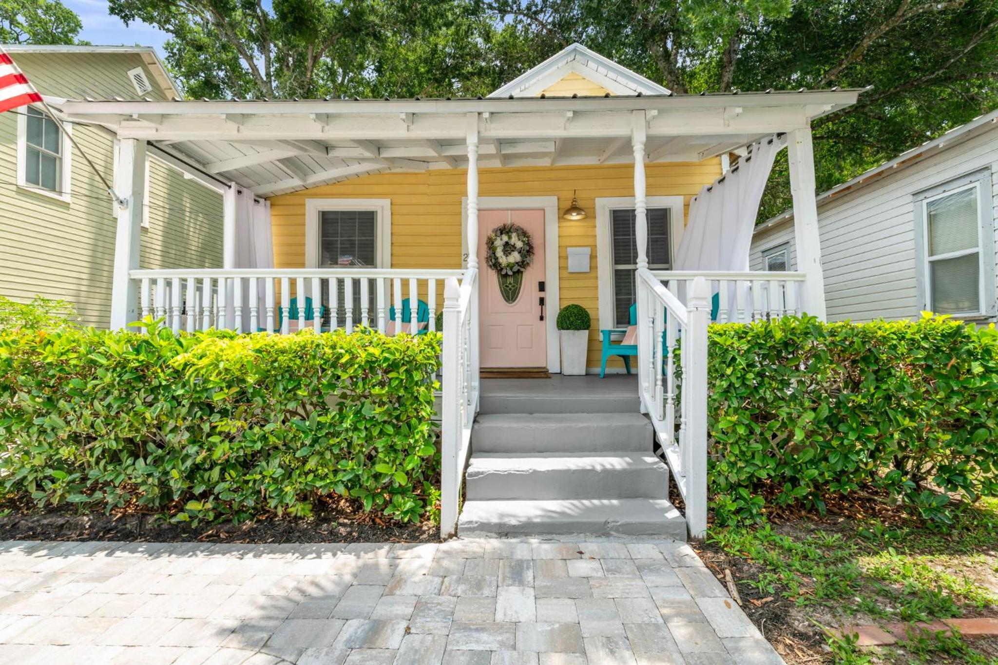 Hotel Casa Lovett - Tropical Bungalow - Image 1