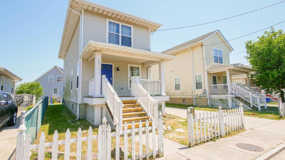 3BR 2BA Family-Friendly Beach Home view 2