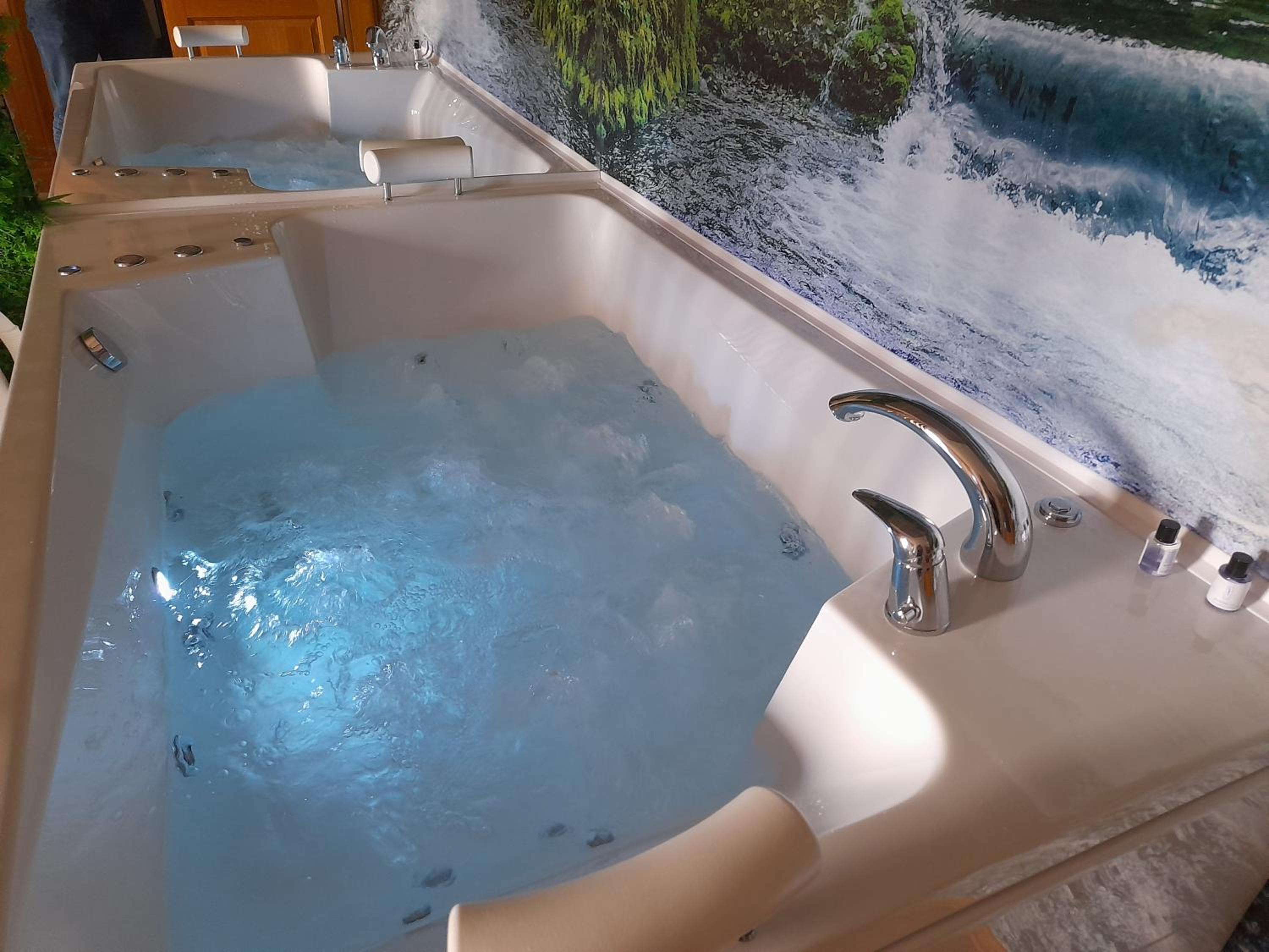 JACUZZI for RELAX - HOLLYWOOD Apartment, STUP, Sarajevo