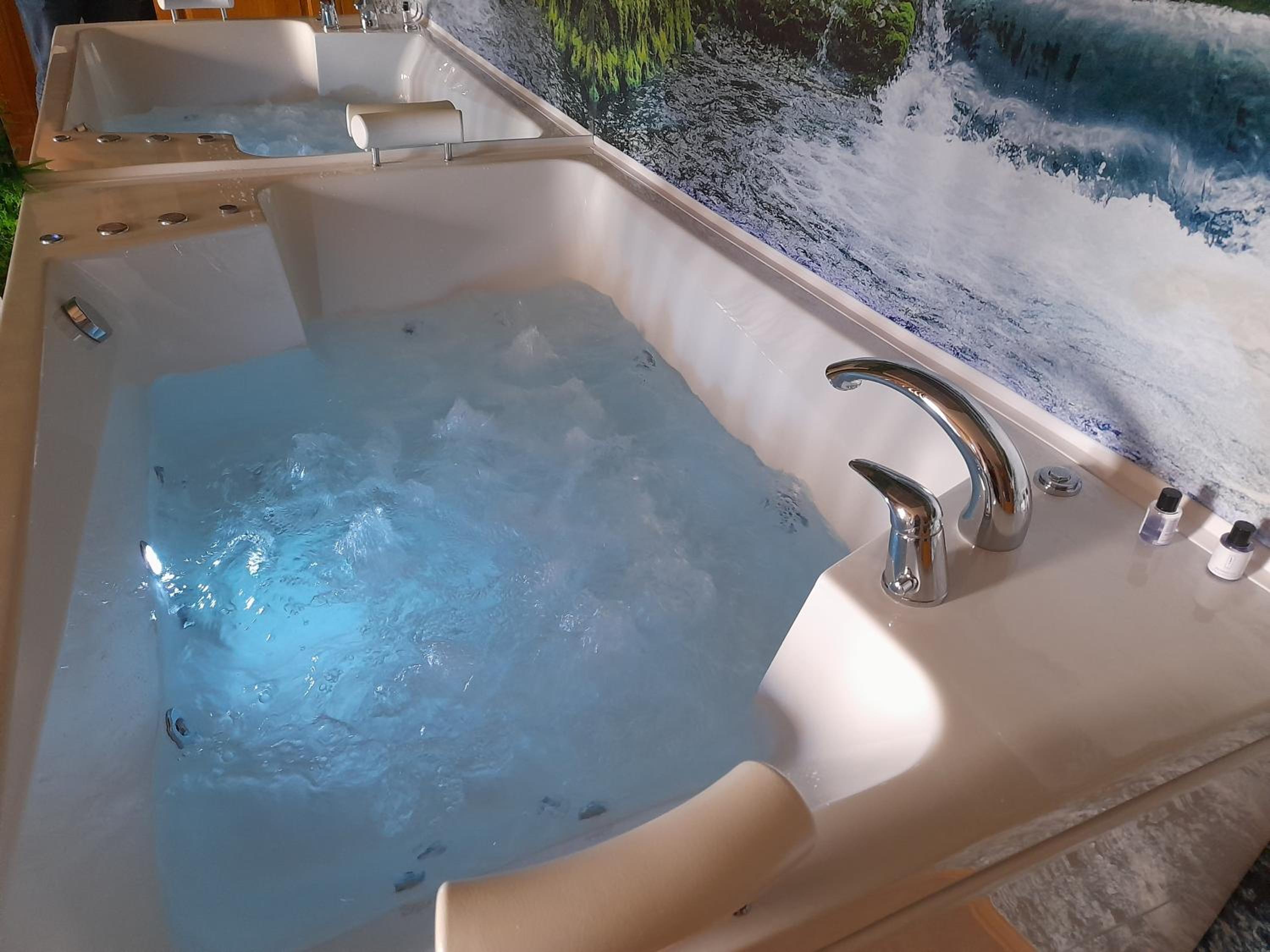 JACUZZI for RELAX - HOLLYWOOD Apartment, STUP, Sarajevo