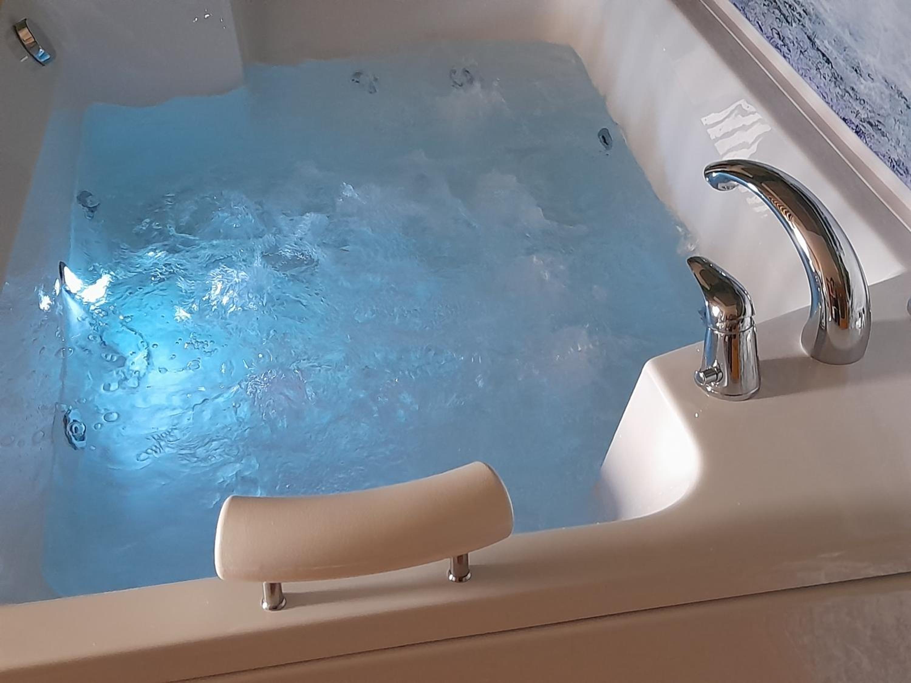 JACUZZI for RELAX - HOLLYWOOD Apartment, STUP, Sarajevo