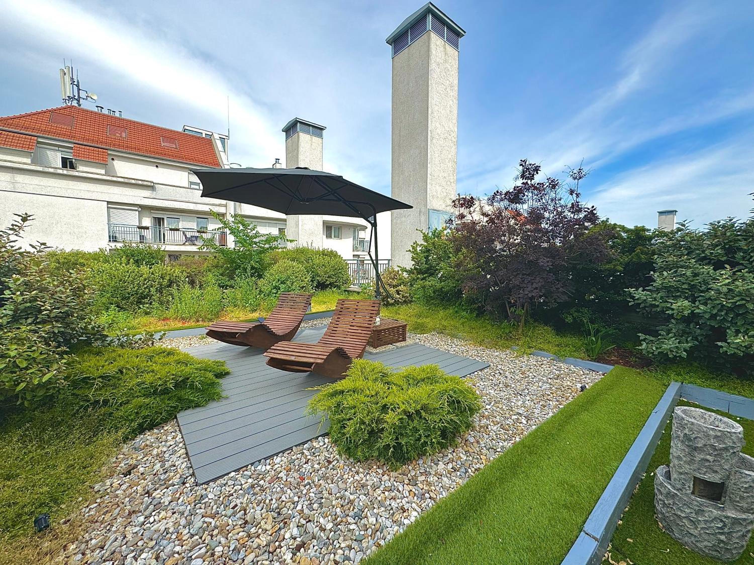 Private Rooftop Terrace - Sunny Retreat