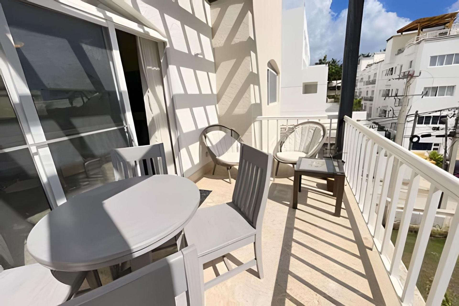 Beach Residence | Spectacular Ocean View PH view 2