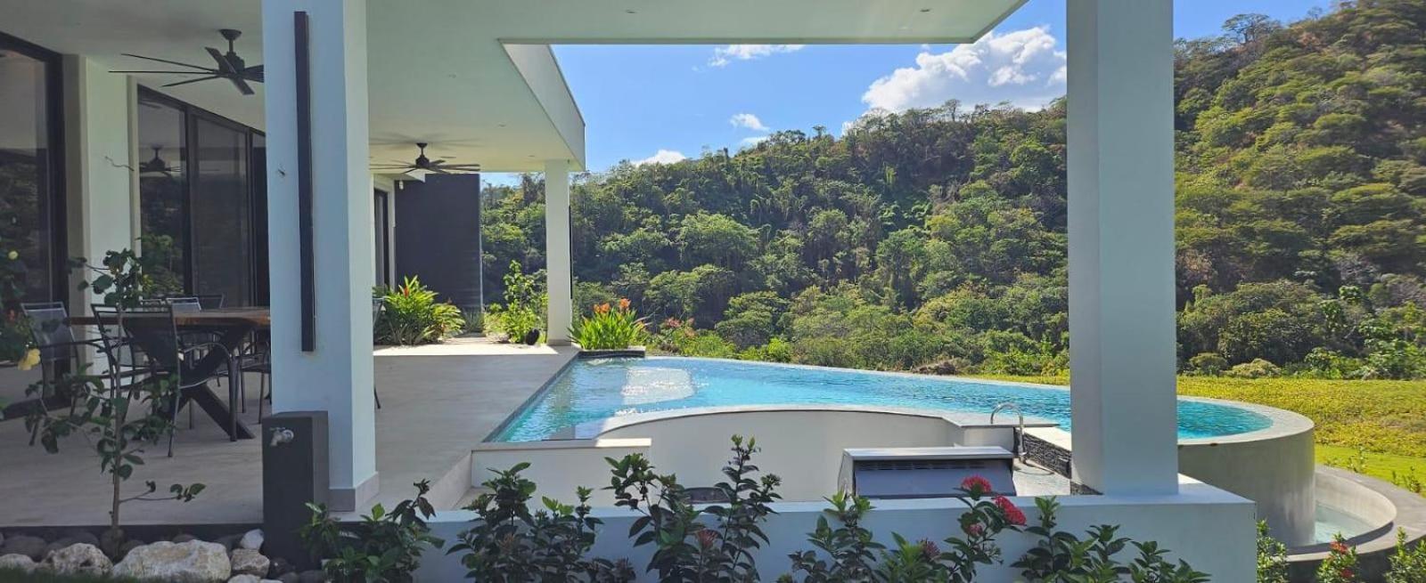 El Coco Oasis Where Luxury Meets Nature!