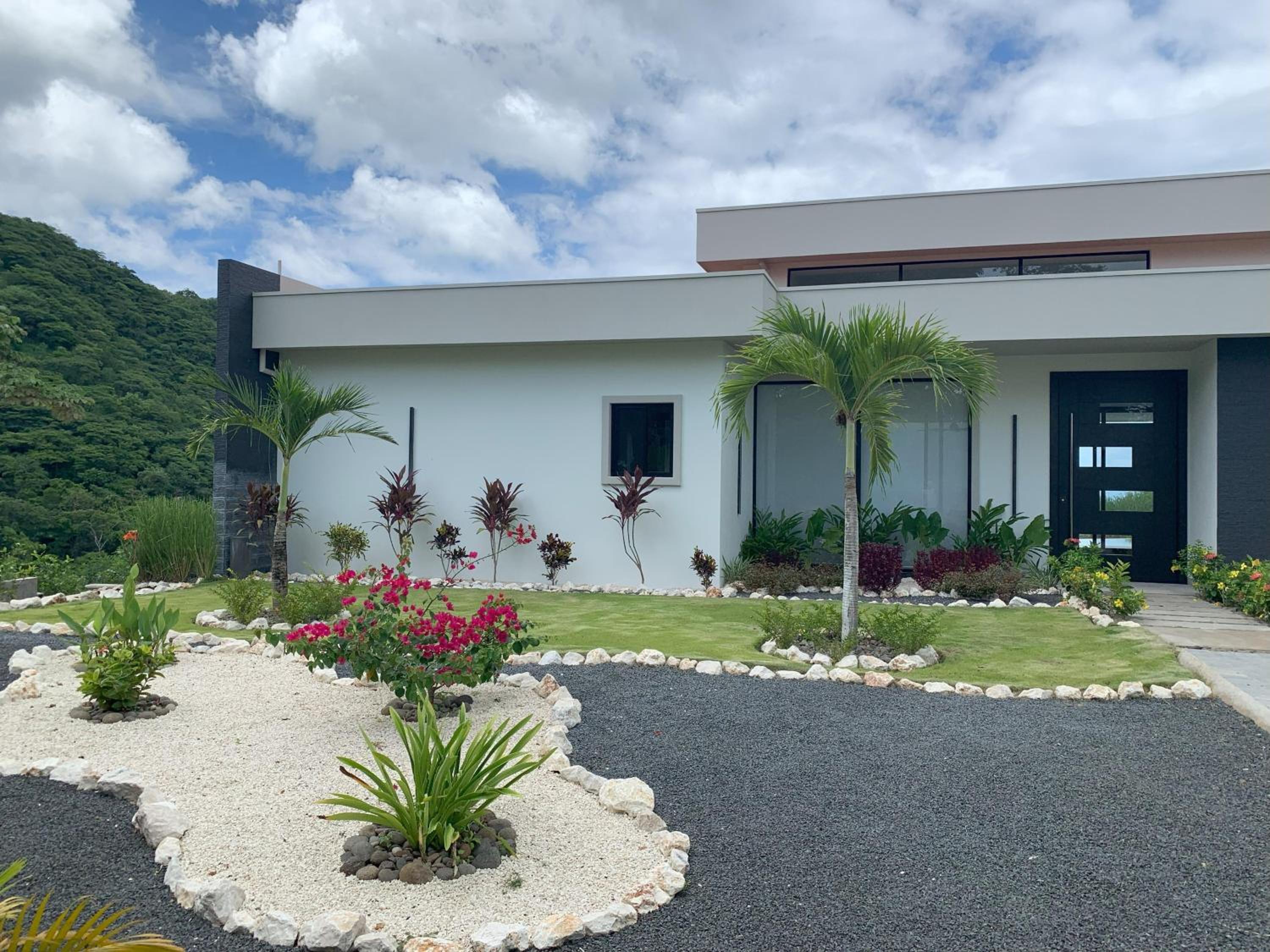 El Coco Oasis Where Luxury Meets Nature!