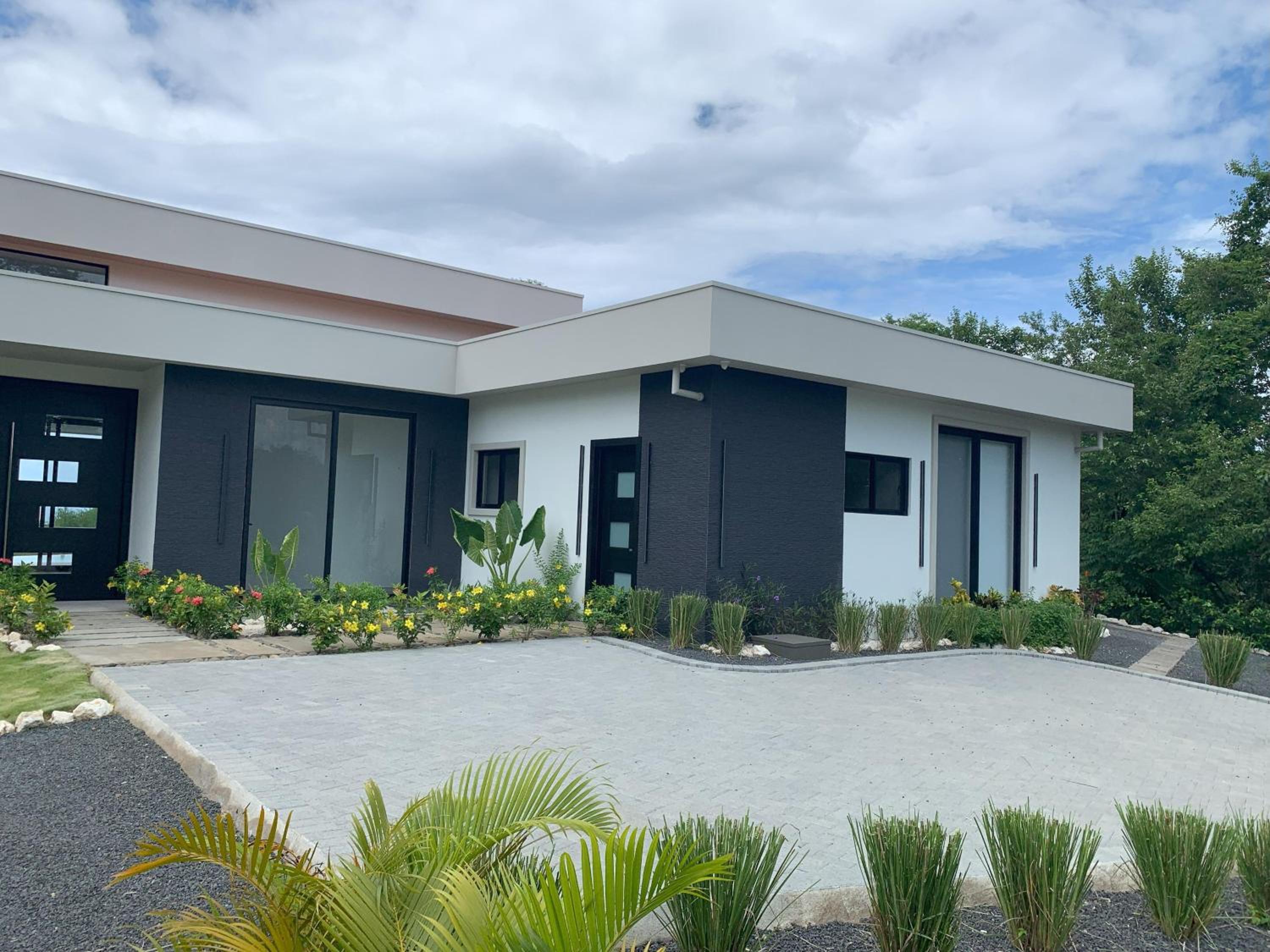 El Coco Oasis Where Luxury Meets Nature!