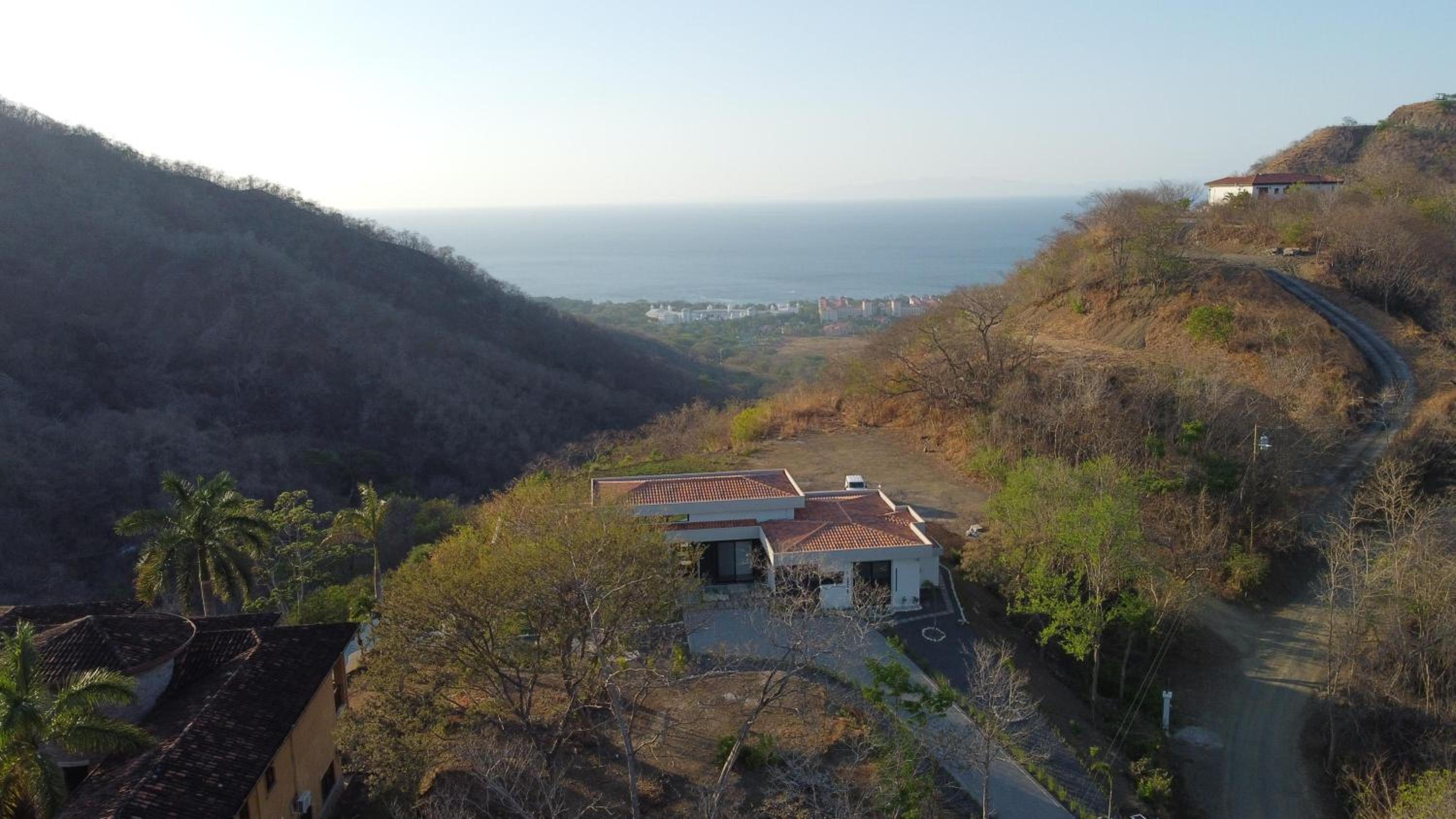 El Coco Oasis Where Luxury Meets Nature!