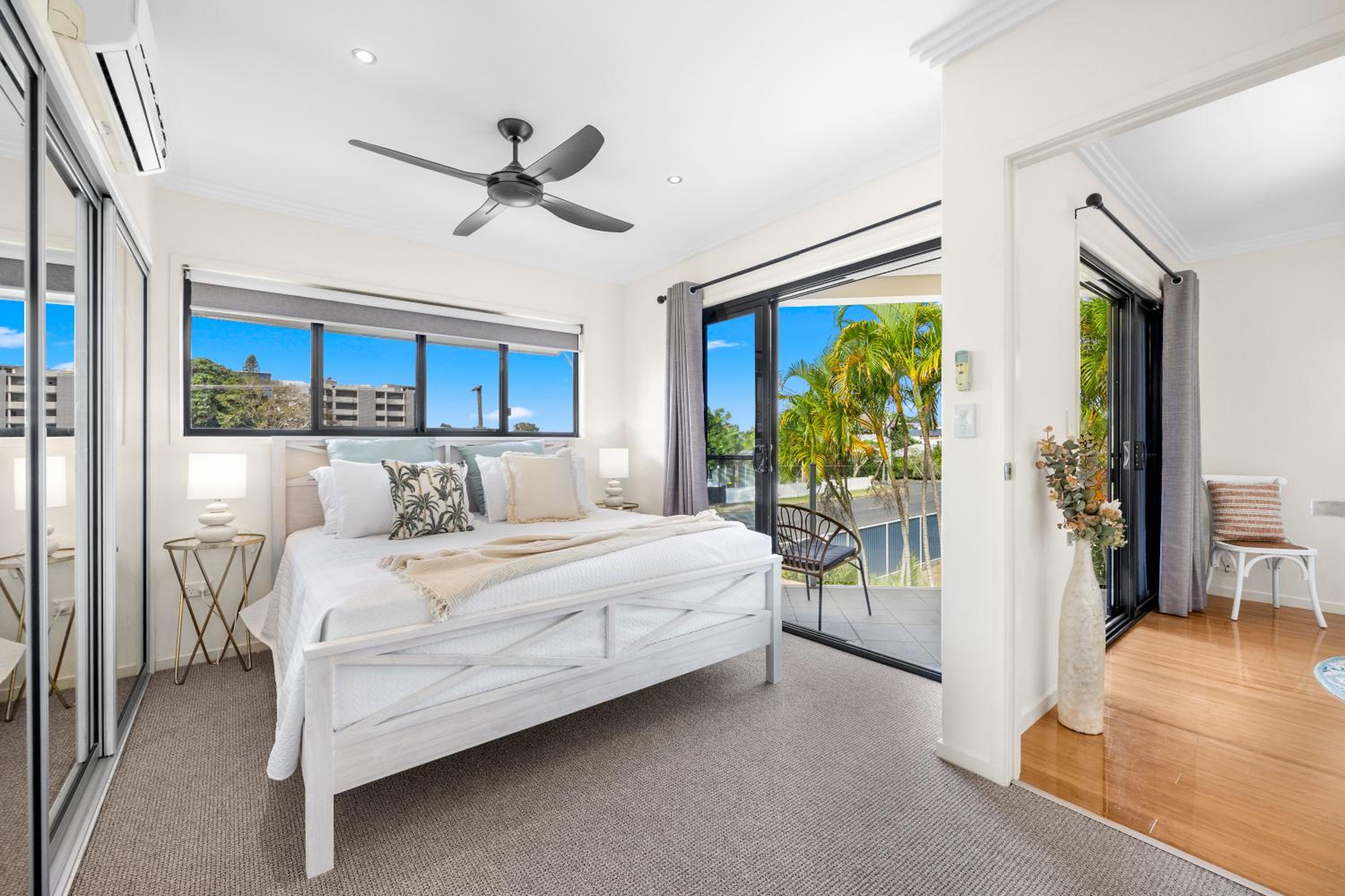 'Bay View' with Pool and Rooftop Entertaining Area