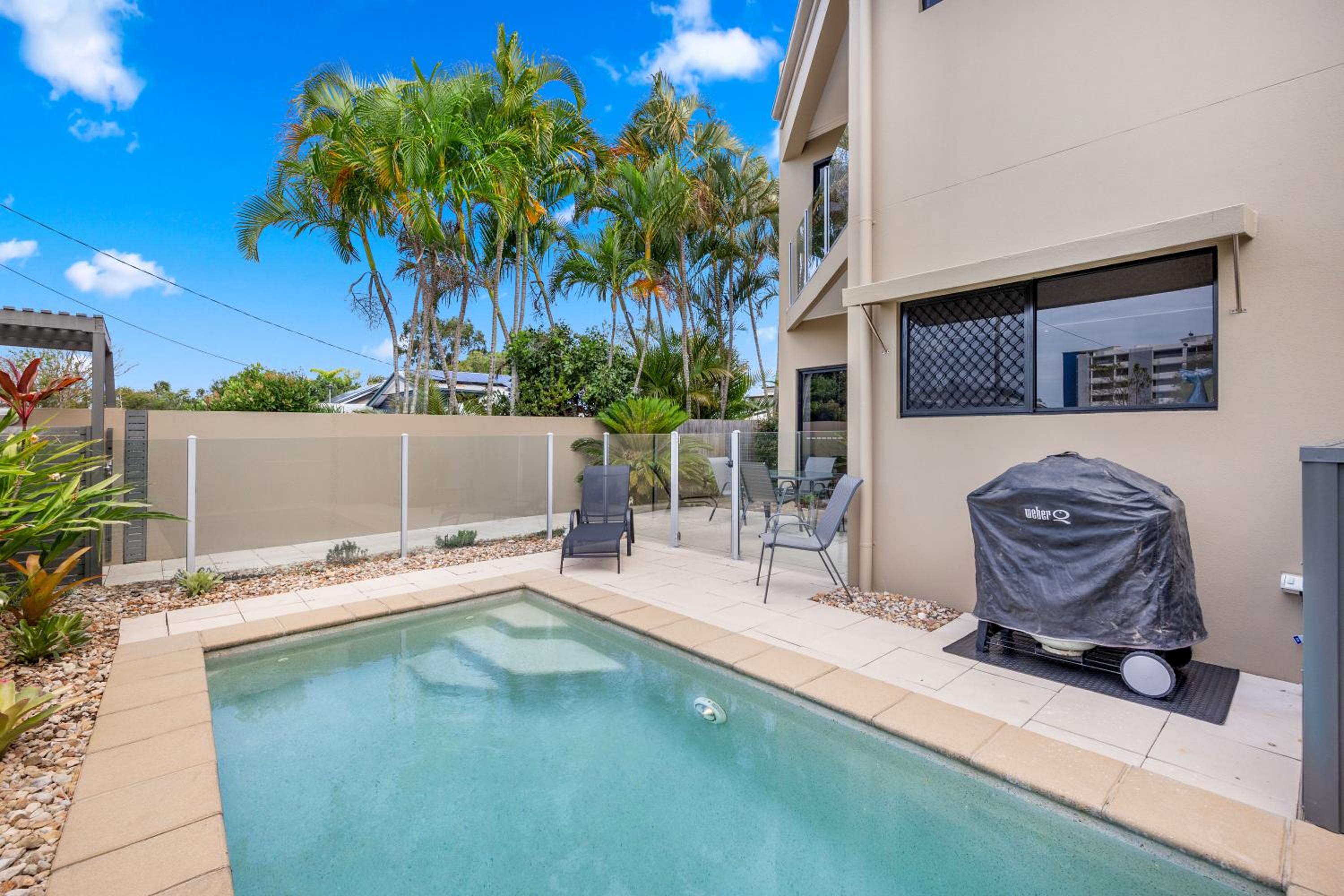 'Bay View' with Pool and Rooftop Entertaining Area
