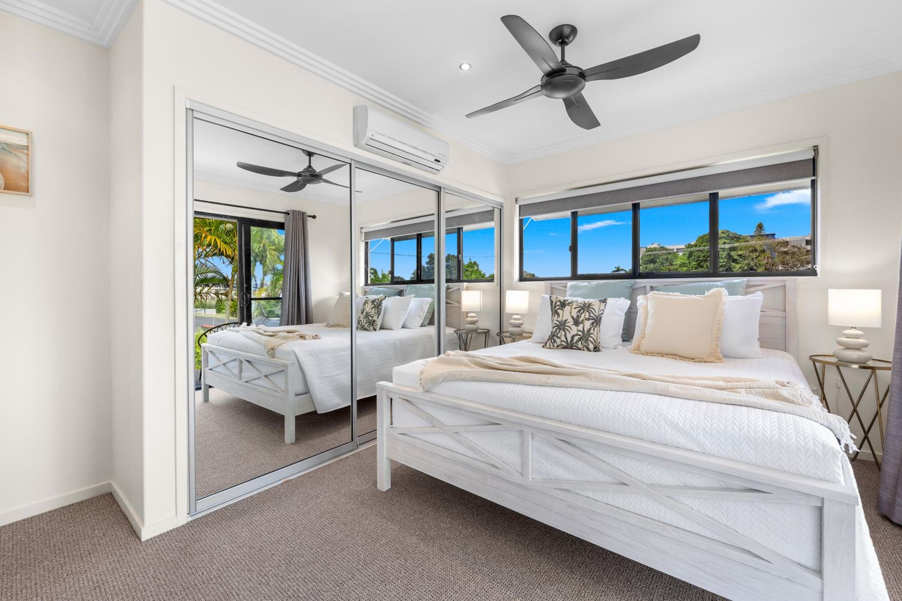 'Bay View' with Pool and Rooftop Entertaining Area