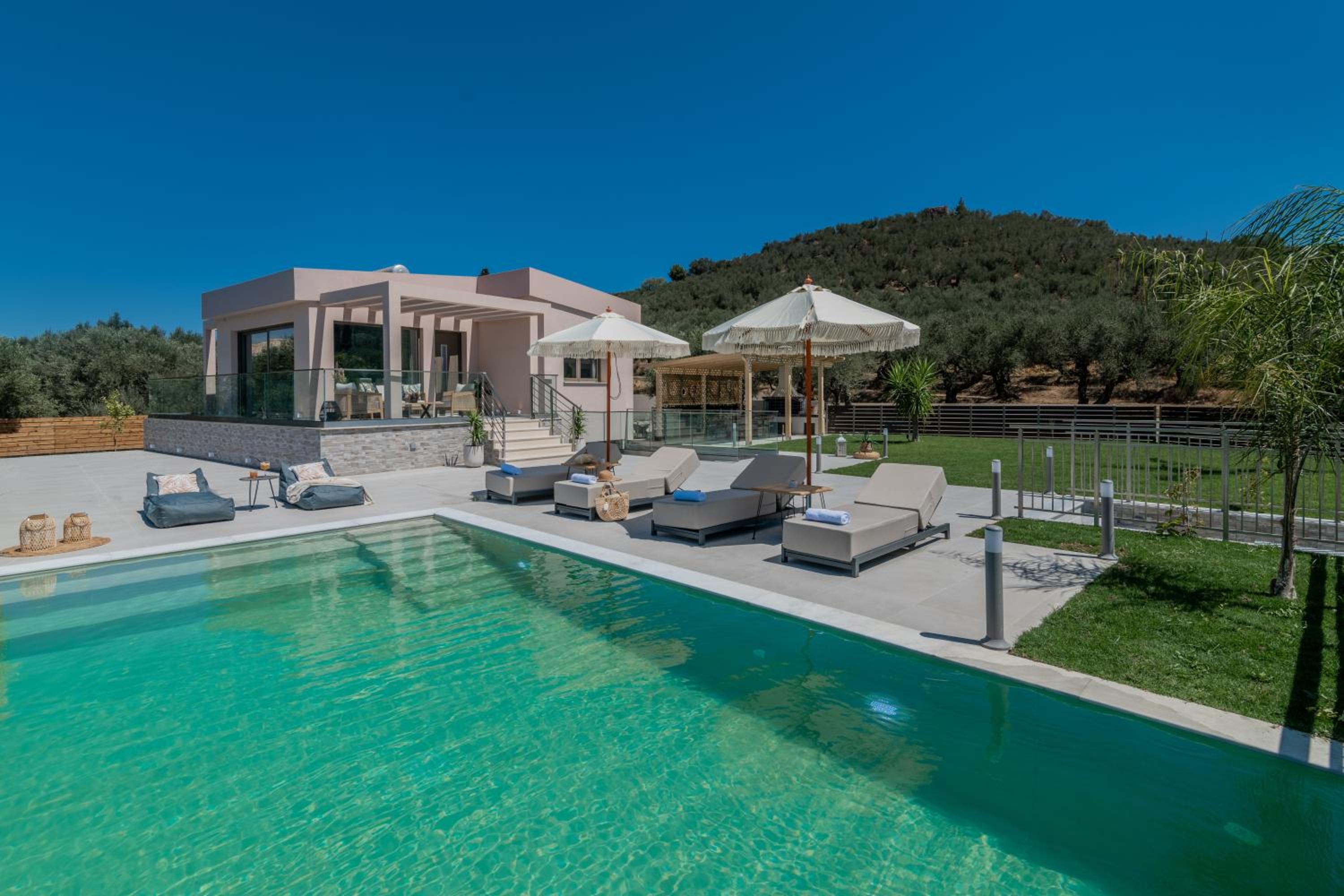De Hierro Exclusive Villa - Magical Hospitality in a Villa with Pool and Breathtaking Views By Villa Mana Gers photo 5