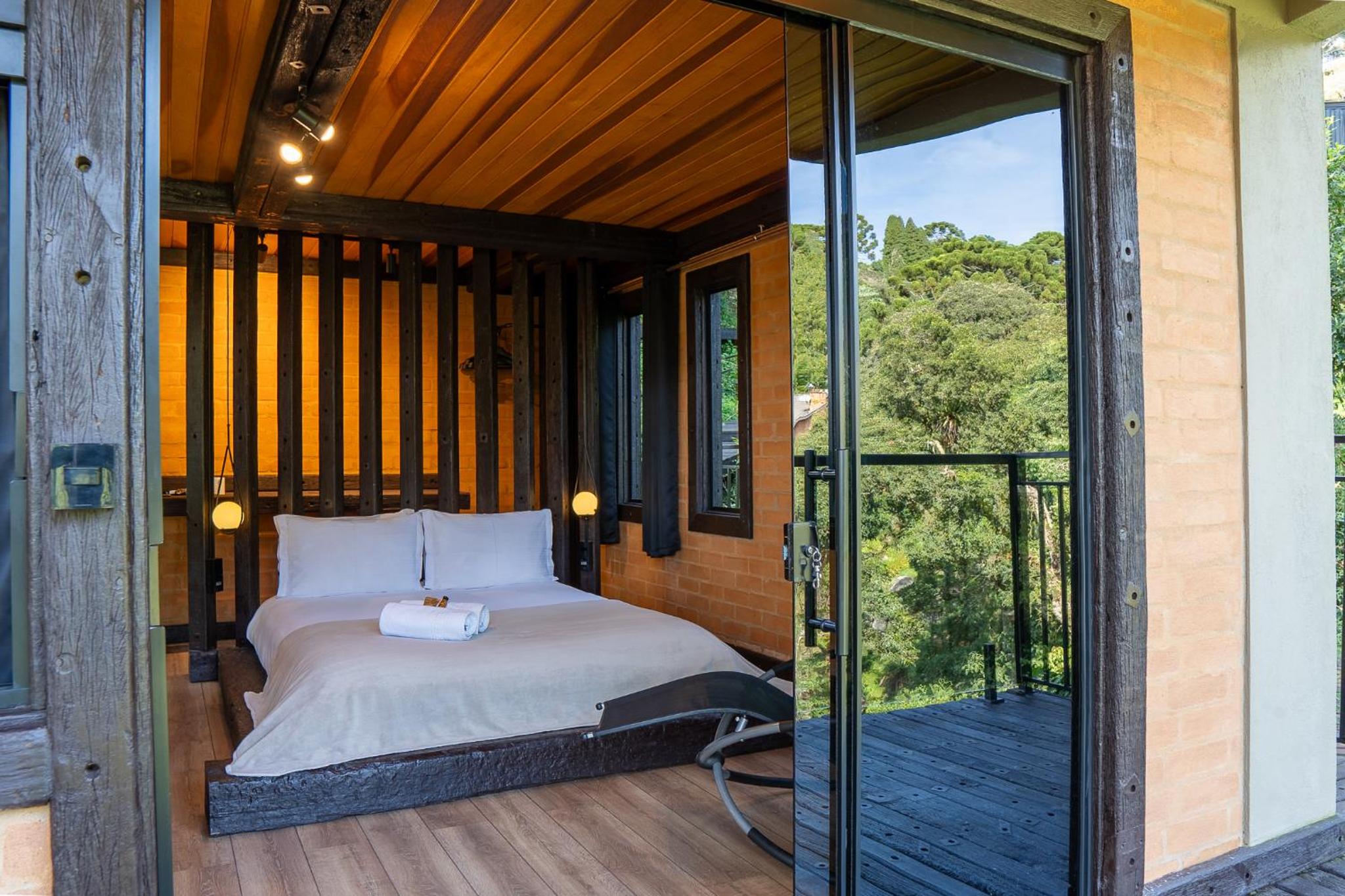 Casa Container 80 - Suítes privativas e sofisticadas integradas à natureza
