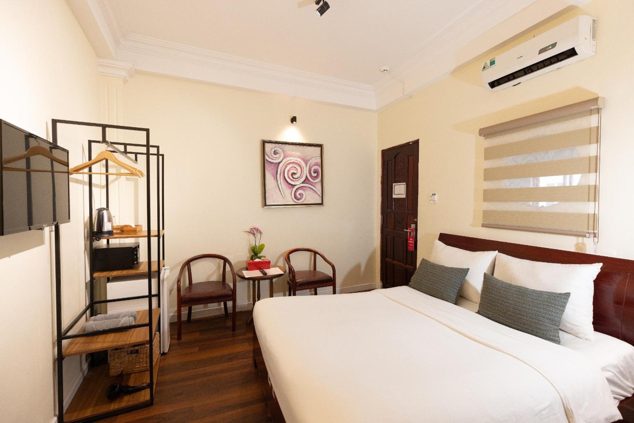 9 Hostel and Suites