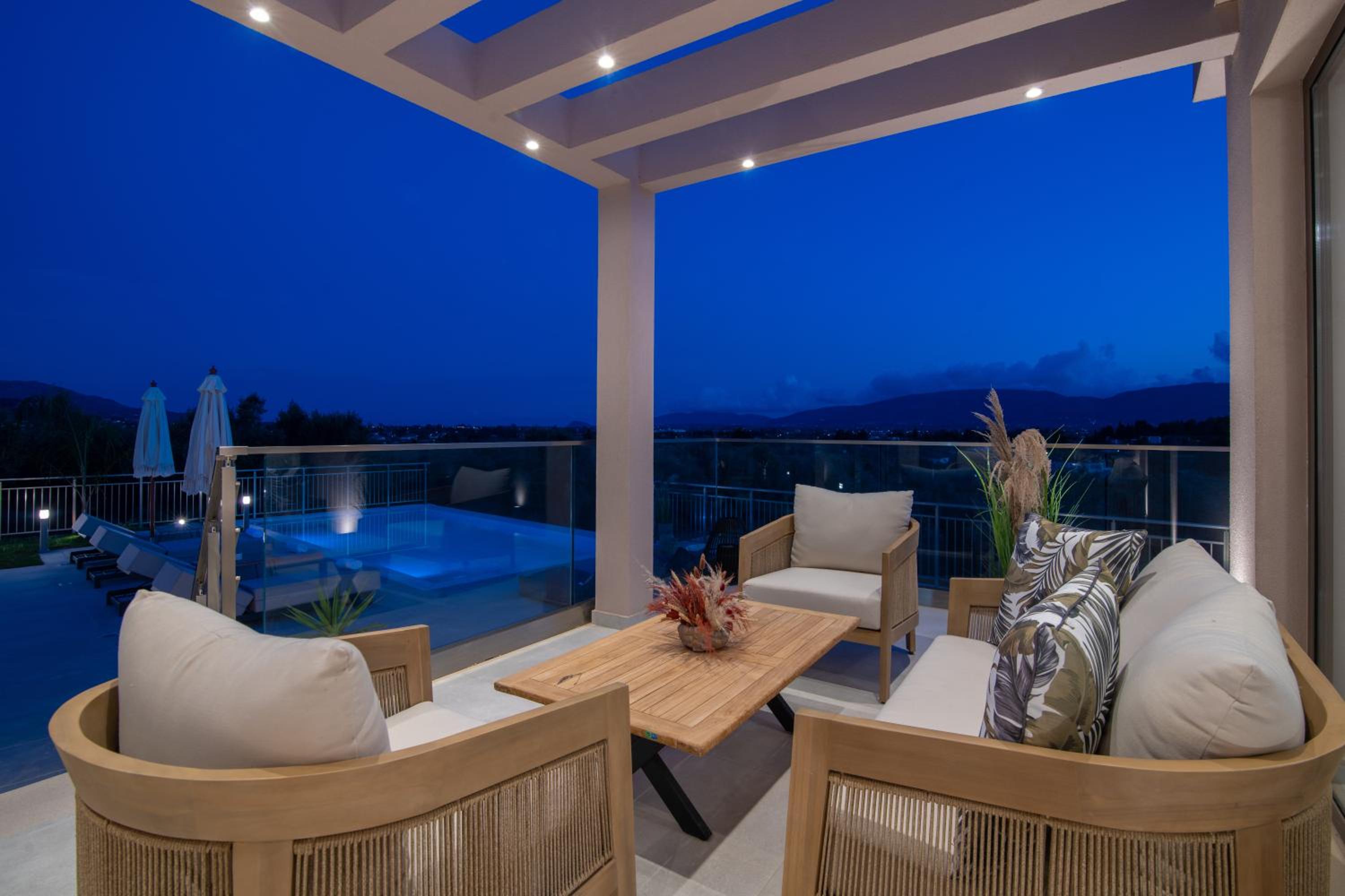 De Hierro Exclusive Villa - Magical Hospitality in a Villa with Pool and Breathtaking Views By Villa Mana Gers