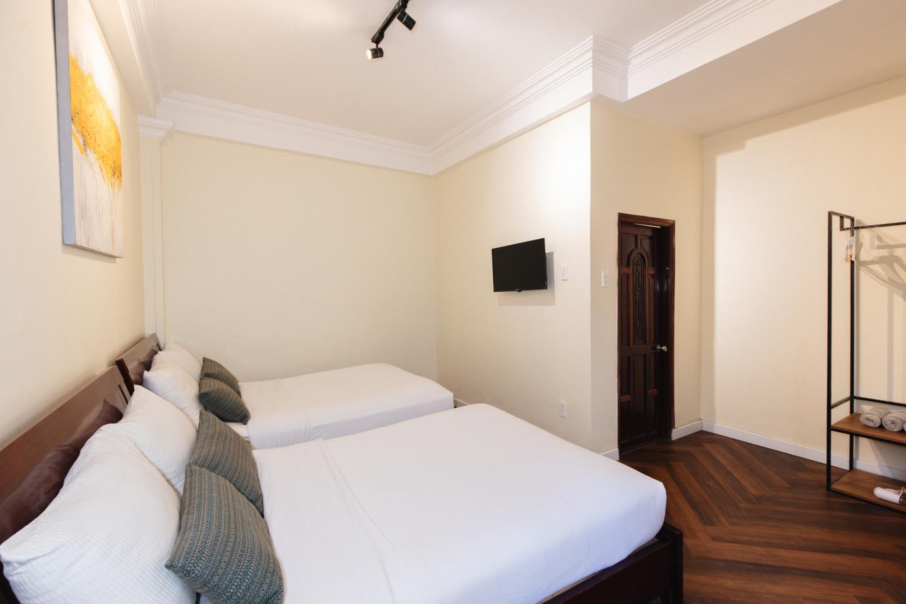 9 Hostel and Suites
