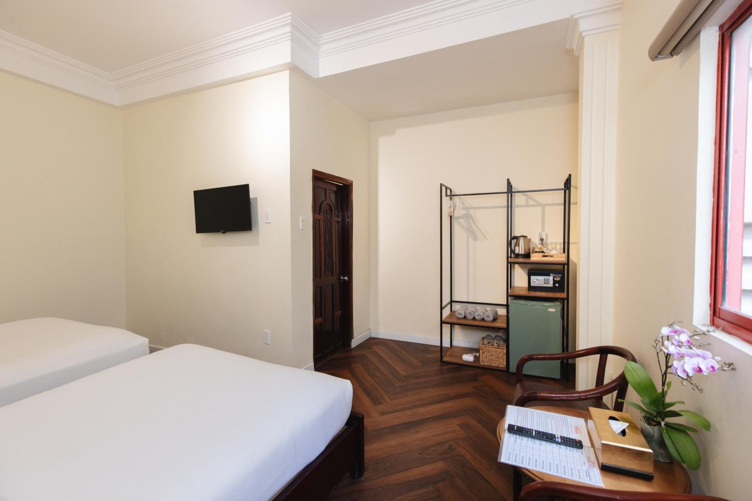 9 Hostel and Suites