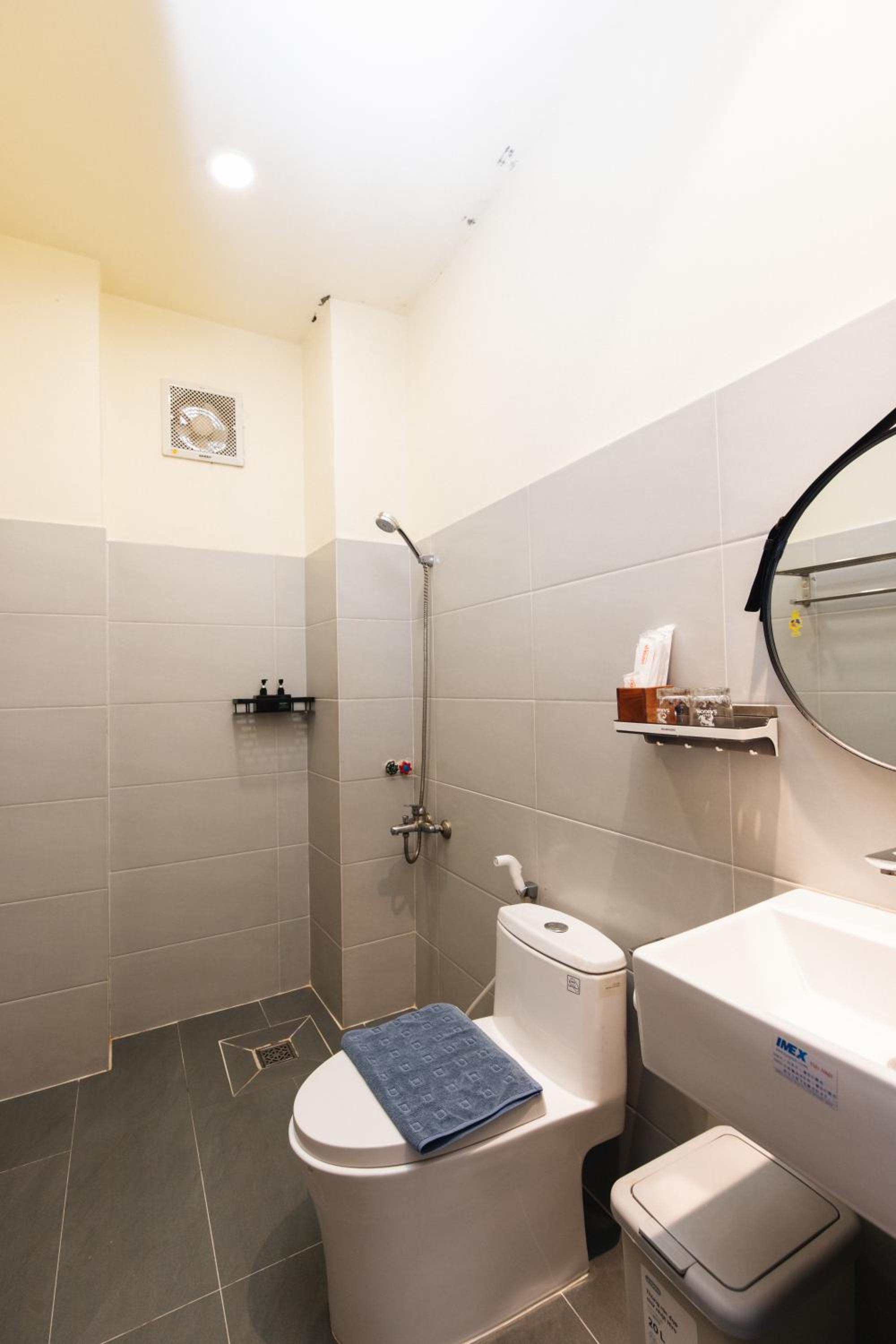 9 Hostel and Suites