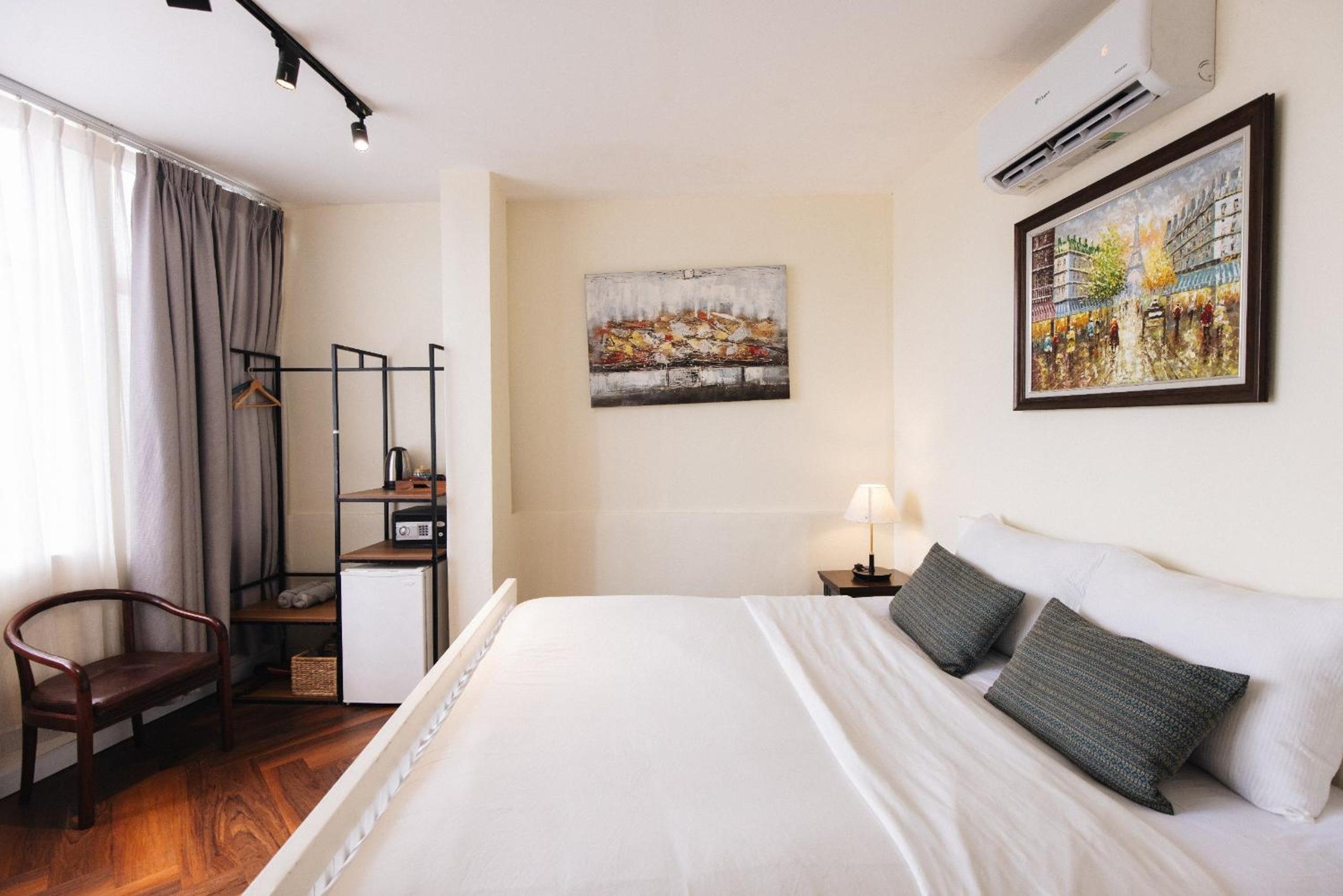 9 Hostel and Suites