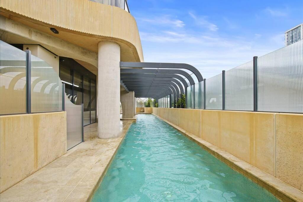 Broadbeach Elegant apartment with views!