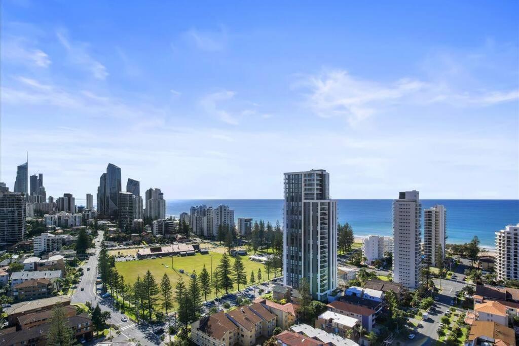 Broadbeach Elegant apartment with views!