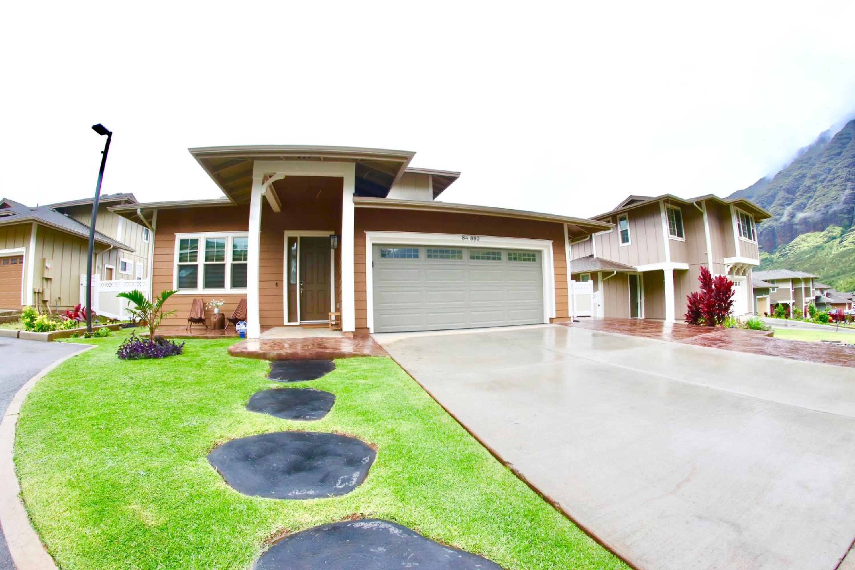 New 4 Bedroom Home with Ocean and Gorgeous Mountain Views in the gated community of Mauna Olu view 2
