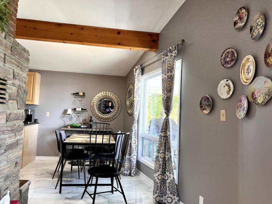 Peaceful Waterfront Cottage on Kawartha Lakes