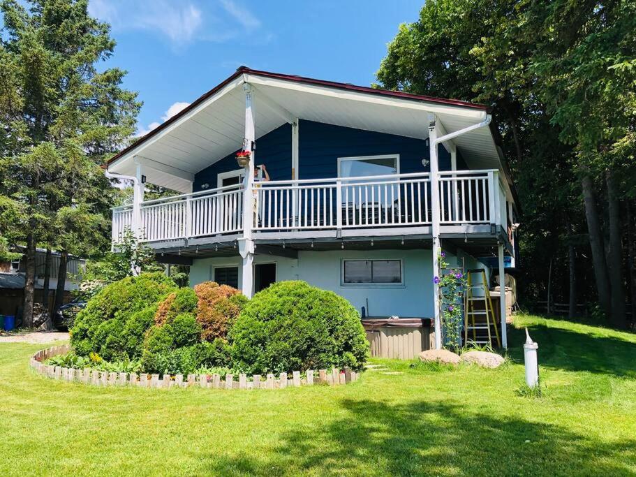 Peaceful Waterfront Cottage on Kawartha Lakes