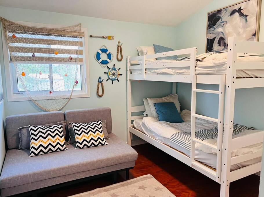 Peaceful Waterfront Cottage on Kawartha Lakes